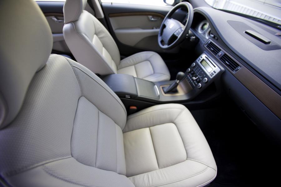  Volvo V70 2010 года  (фото 47 из 62)